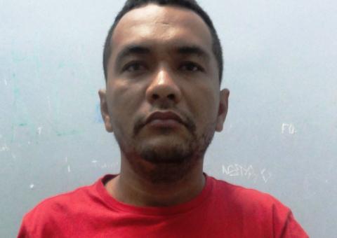 Homem é preso após assaltar coletivo 